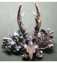 REHKRICKERL MIT EICHENLAUB