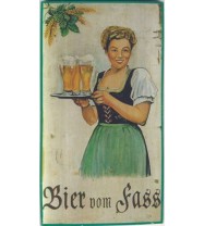 Bier vom Fass Kellnerin stehend Bier vom Fass Kellnerin stehend