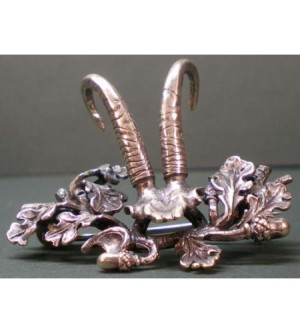 GAMSKRUCKE MIT EICHENLAUB