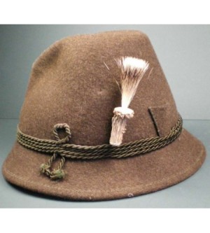 KLEINER DACHSBART MIT HÜLSE AUS REHGEWEIH