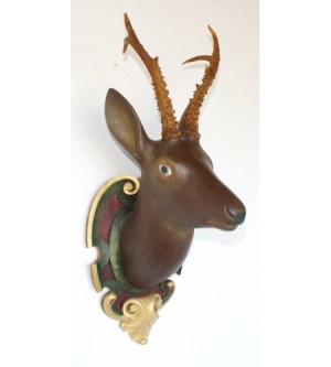 Geschnitzter sibirischer Rehbock