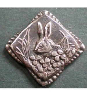 SILBERKNOPF MIT HASE