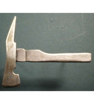 ANSTECKNADEL FEUERWEHRBEIL