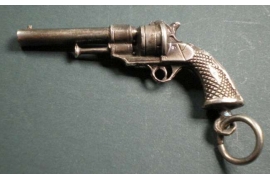 hanger revolver