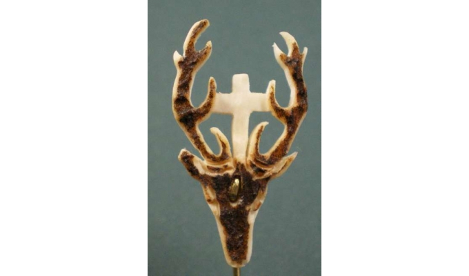 hat pin - hubertus deer made out of buckhorn