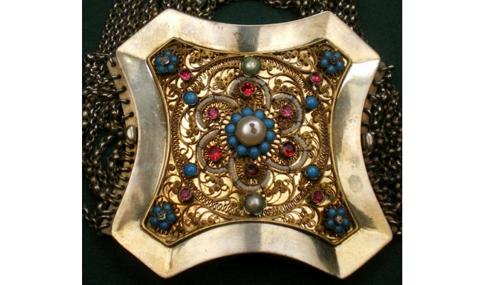 period of biedermeier necklace