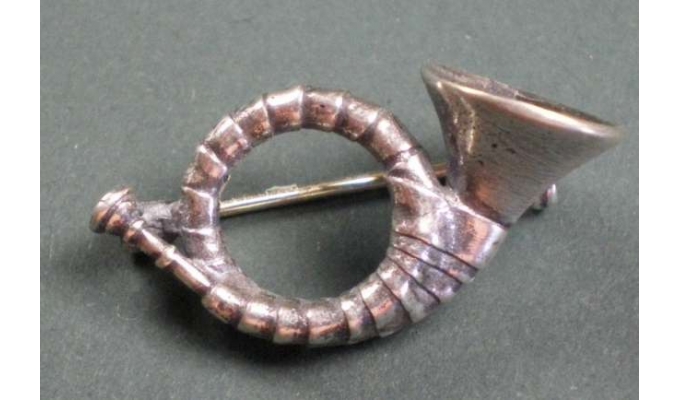 pin - hunting horn