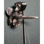 hat pin - dog with pheasant